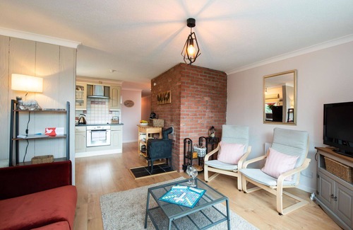 East Lewiston House | Stunning private villa for 8 people with TV, patio, panoramic view and parking
