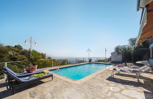 Corsanico House | Stunning private villa for 8 guests with private pool, WIFI, A/C, TV, patio and pets allowed