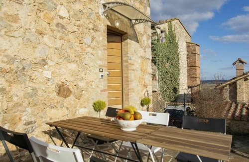 Sovicille House | Stunning private villa for 6 people with WIFI, TV, terrace, pets allowed and panoramic view