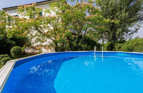 Tortoreto House | Stunning private villa for 10 guests with private pool, WIFI, TV, terrace, pets allowed and park.