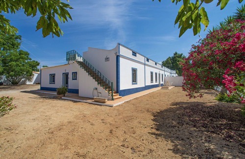 Cerro do Ouro House | Stunning private villa for 8 people with WIFI, private pool, TV, terrace and parking