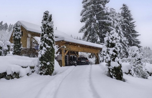 Berg bei Rohrbach House | Stunning private villa with WIFI, hot tub, TV, terrace, pets allowed, panoramic view and parking