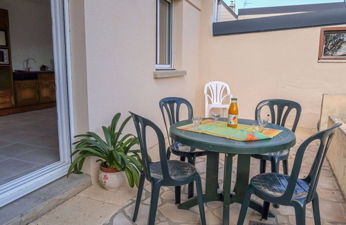 Matignon House | Stunning private villa for 4 guests with TV, terrace and pets allowed