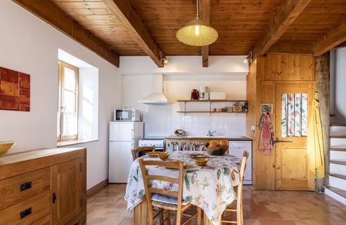 Verfeuil House | Stunning private villa for 4 people with terrace, pets allowed and parking