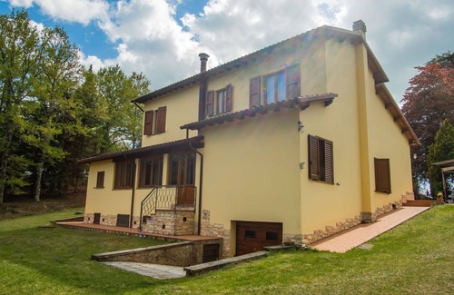Anghiari House | Stunning private villa for 7 guests with private pool, WIFI, TV, terrace and pets allowed