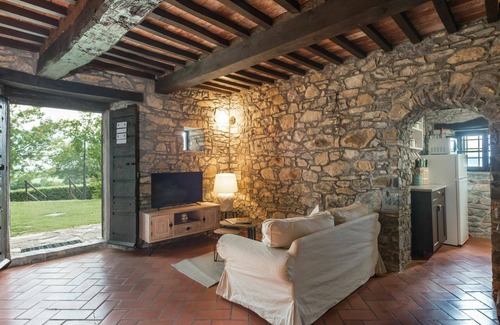 Manciano Villa | Stunning private villa with WIFI, private pool, TV, patio, pets allowed, panoramic view and park.