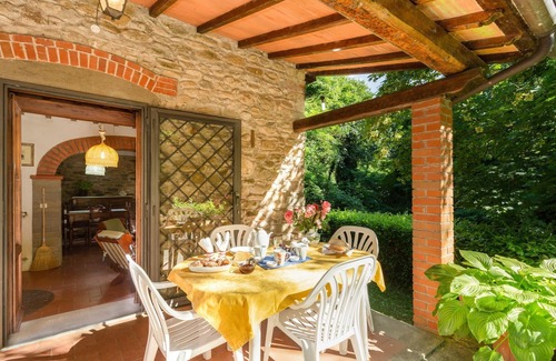 Molezzano Villa | Stunning private villa for 4 people with WIFI, TV, patio and pets allowed