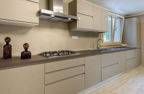 Querceta Villa | Stunning private villa for 10 guests with A/C, WIFI, private pool and TV, close to Forte Dei Marmi