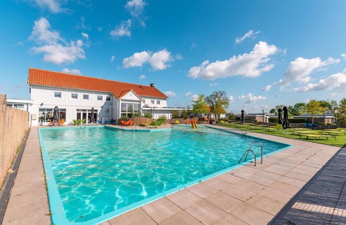Nunspeet House | Stunning private villa for 4 people with pool, WIFI, TV, terrace and parking