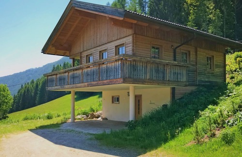 Reichenau House | Stunning private villa with WIFI, TV, balcony, pets allowed, panoramic view and parking