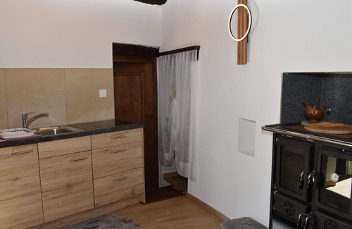 Gudo House | Stunning private villa for 2 guests with WIFI, TV, patio, pets allowed and parking