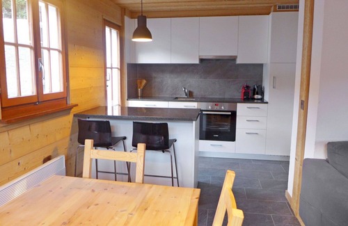 Moleson House | Stunning private villa for 6 guests with WIFI, TV, patio, pets allowed and panoramic view