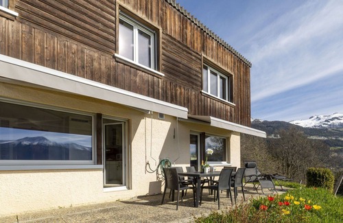 Randogne House | Stunning private villa for 6 guests with WIFI, TV, terrace, pets allowed and panoramic view
