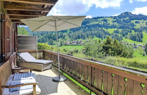 Schoenried House | Stunning private villa for 12 people with WIFI, TV, patio, pets allowed, panoramic view and park.