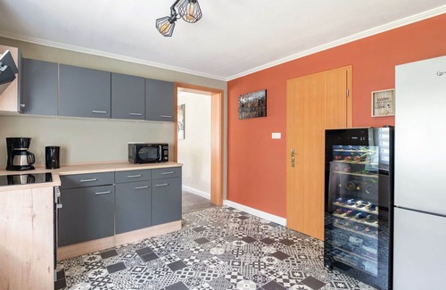 Oybin House | Stunning private villa for 10 guests with WIFI, hot tub, TV, patio and pets allowed