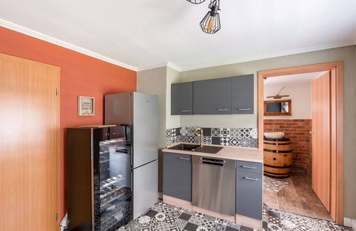 Oybin House | Stunning private villa for 10 guests with WIFI, hot tub, TV, patio and pets allowed