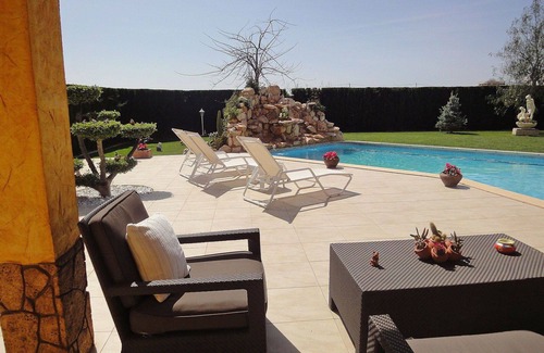 L'Aldea House | Stunning private villa with WIFI, private pool, hot tub, A/C, TV, patio and pets allowed