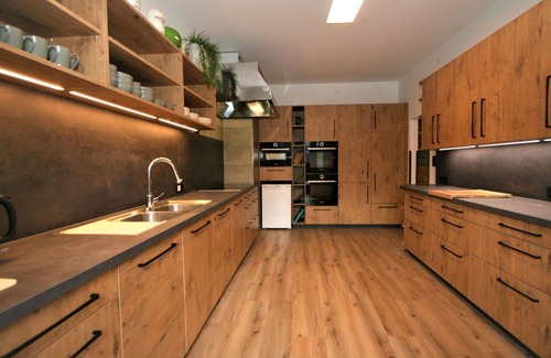 Fuegenberg House | Stunning private villa for 25 people with WIFI, TV, balcony and pets allowed