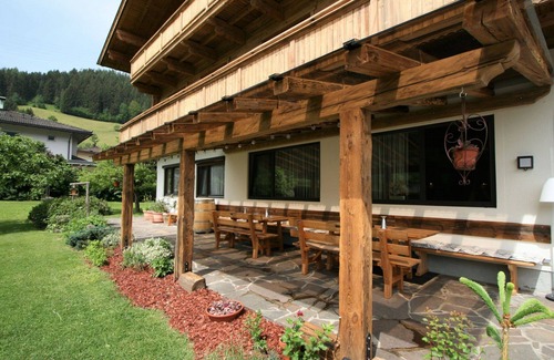 Fuegenberg House | Stunning private villa for 25 people with WIFI, TV, balcony and pets allowed