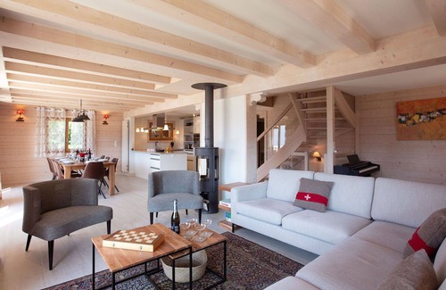 Chesieres House | Stunning private villa for 8 guests with WIFI, TV, terrace and parking