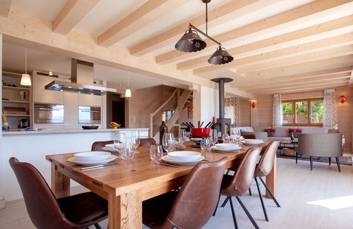 Chesieres House | Stunning private villa for 8 guests with WIFI, TV, terrace and parking