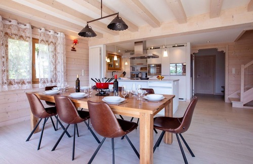 Chesieres House | Stunning private villa for 8 guests with WIFI, TV, terrace and parking