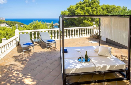 Media Luna Villa | Stunning private villa for 6 guests with private pool, WIFI, A/C, TV and patio