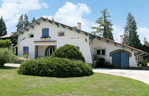 Saint-Julien-en-Born Villa | Stunning private villa for 10 guests with WIFI, private pool, TV, terrace and pets allowed