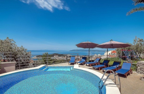 Moca Villa | Stunning private villa for 10 people with hot tub, WIFI, A/C, private pool, TV, terrace and park.