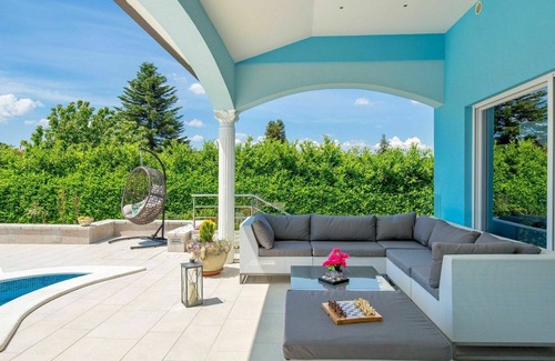 Rogocana House | Stunning private villa for 8 guests with A/C, WIFI, private pool, TV, patio and parking