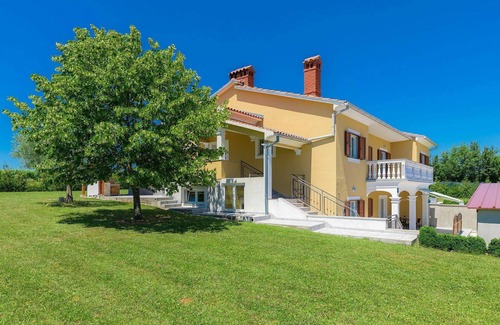 Juricev Kal House | Stunning private villa for 10 guests with WIFI, A/C, private pool, TV and terrace