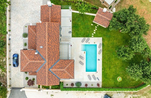 Matohanci House | Stunning private villa for 8 guests with private pool, A/C, WIFI, TV and terrace