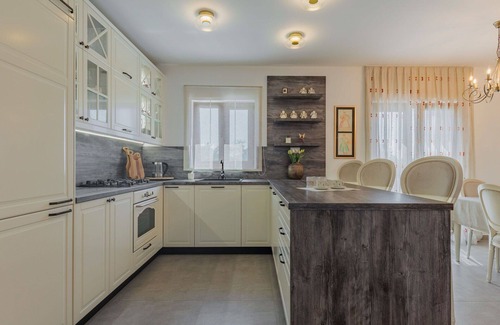Lovinac House | Stunning private villa for 6 guests with private pool, WIFI, A/C, TV and patio