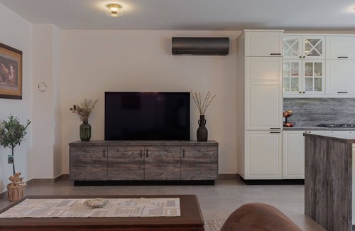 Lovinac House | Stunning private villa for 6 guests with private pool, WIFI, A/C, TV and patio