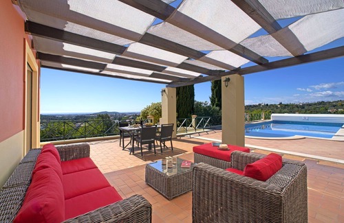 Sao Clemente House | Stunning private villa for 6 guests with private pool, A/C, WIFI, TV, patio and parking