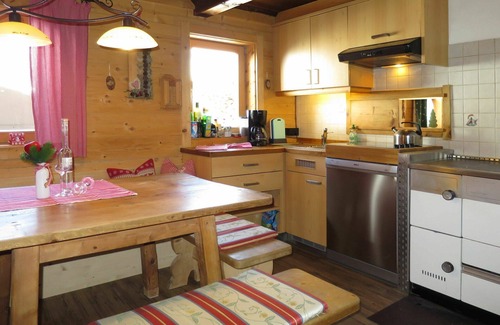 Hippach House | Stunning private villa for 13 guests with WIFI, TV, terrace and pets allowed