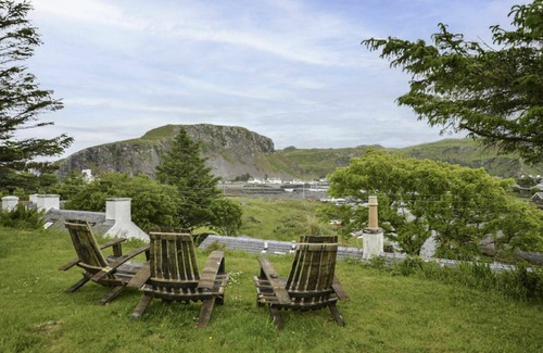 Slate Islands House | Stunning private villa for 4 people with WIFI, TV and pets allowed