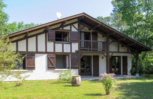 Uza Villa | Stunning private villa for 10 guests with WIFI, TV, terrace and pets allowed