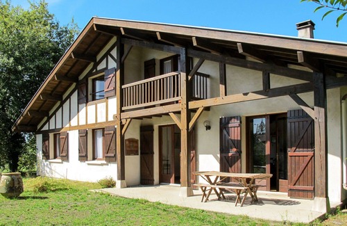 Uza Villa | Stunning private villa for 10 guests with WIFI, TV, terrace and pets allowed