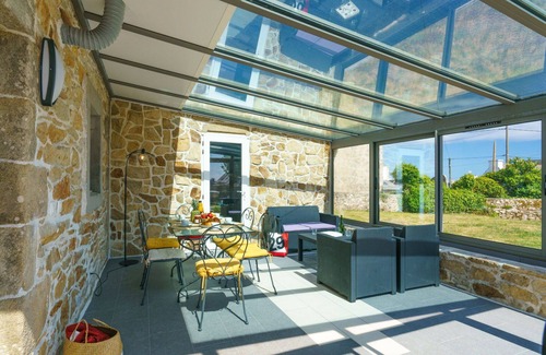 Plogoff House | Stunning private villa for 6 people with TV, terrace, pets allowed and parking