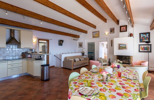 Canari House | Stunning private villa with A/C, private pool, WIFI, TV, patio, pets allowed and parking