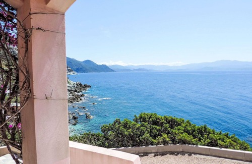 Canari House | Stunning private villa with A/C, private pool, WIFI, TV, patio, pets allowed and parking