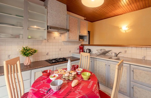 Mimizan House | Stunning private villa for 4 guests with WIFI, TV, terrace and pets allowed