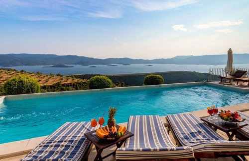Slivno Villa | Stunning private villa with WIFI, private pool, A/C, hot tub, TV, terrace and pets allowed