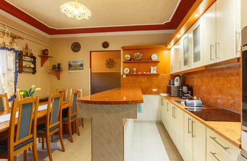 Balatonkiliti House | Stunning private villa for 10 people with WIFI, private pool, A/C, TV and patio