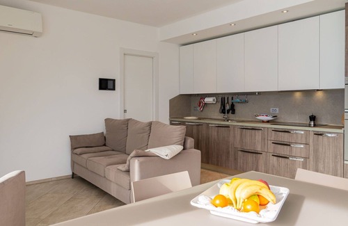 Trezzone House | Stunning private villa for 4 guests with WIFI, A/C, TV and terrace
