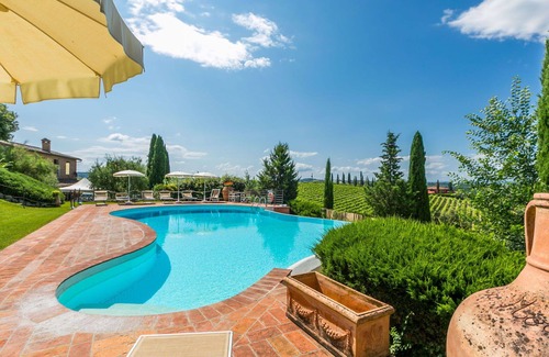 Certaldo House | Stunning private villa with WIFI, private pool, TV, terrace and pets allowed, close to San Gimig.
