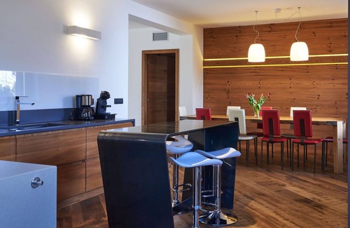 Colico Piano Villa | Stunning private villa with WIFI, private pool, A/C, hot tub, TV, patio and pets allowed