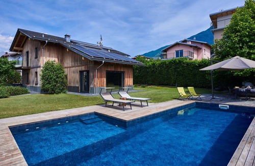 Colico Piano Villa | Stunning private villa with WIFI, private pool, A/C, hot tub, TV, patio and pets allowed