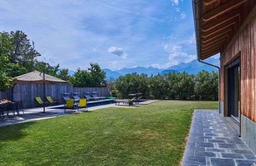 Colico Piano Villa | Stunning private villa with WIFI, private pool, A/C, hot tub, TV, patio and pets allowed